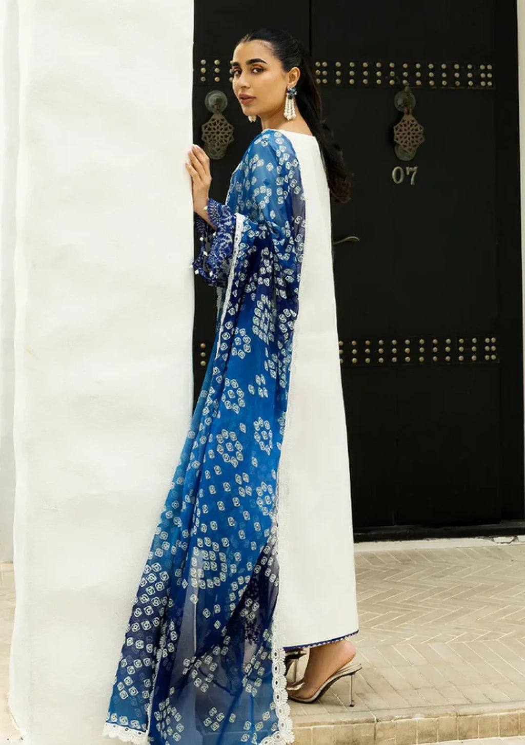 Lawn - Zainab Chottani - Chikankari 25 - Reem - 8AZainab Chottani