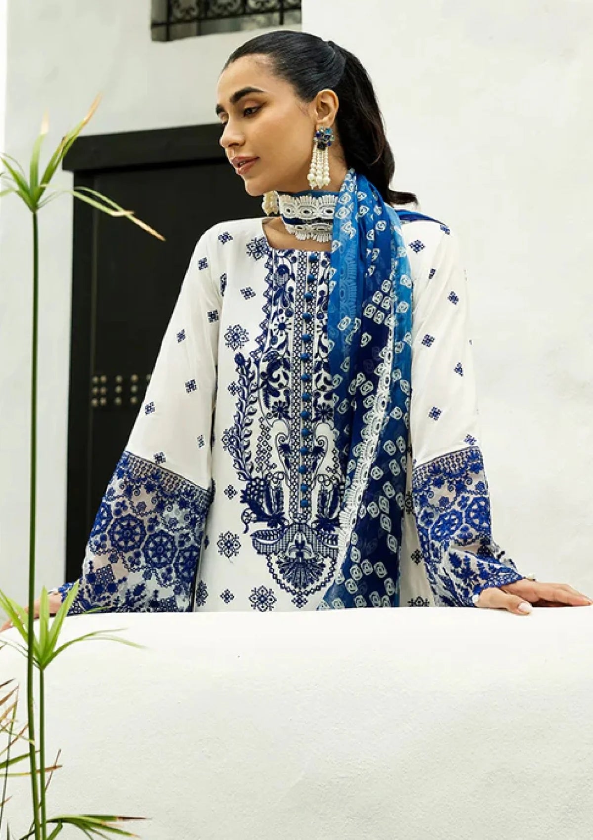 Lawn - Zainab Chottani - Chikankari 25 - Reem - 8AZainab Chottani
